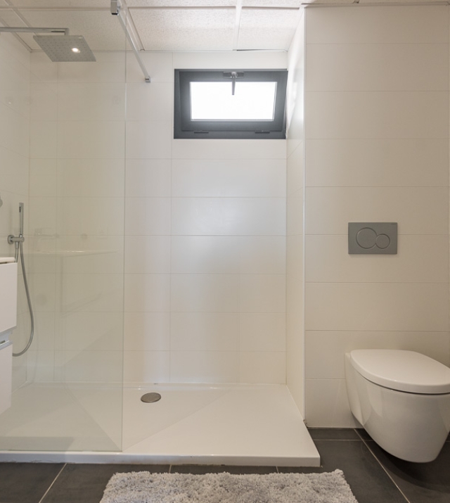 Resa Estates Ibiza te koop appartement Vadella Mar zee zicht badkamer 4.jpg